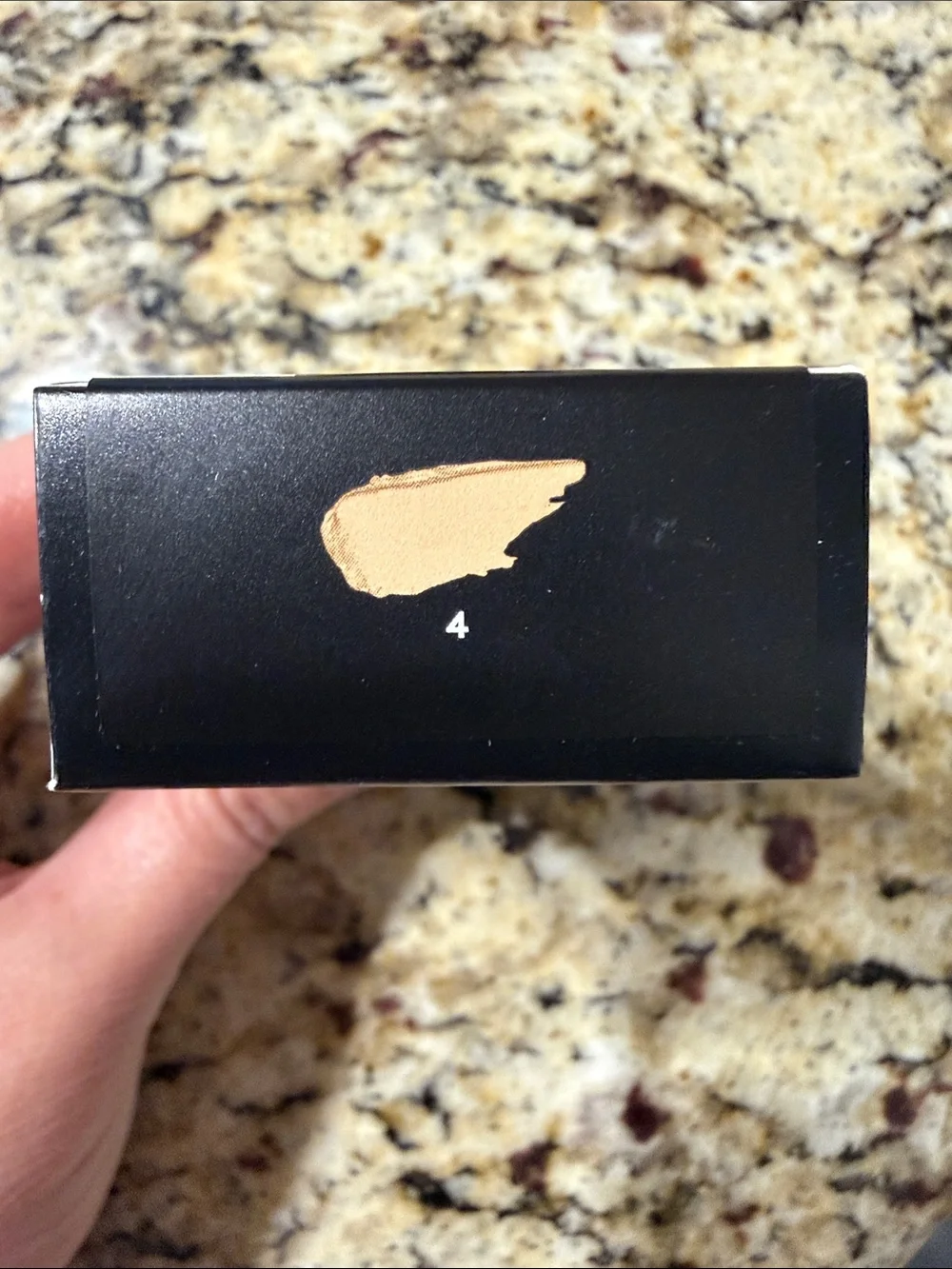 Fenty Beauty Eaze Drop Blurring Skin Tint - shade 4 light with cool undertones
